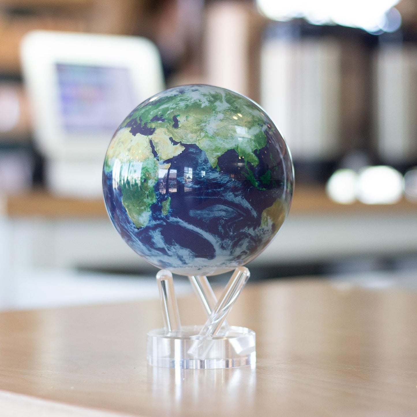 360 Degree Orbit Globe™