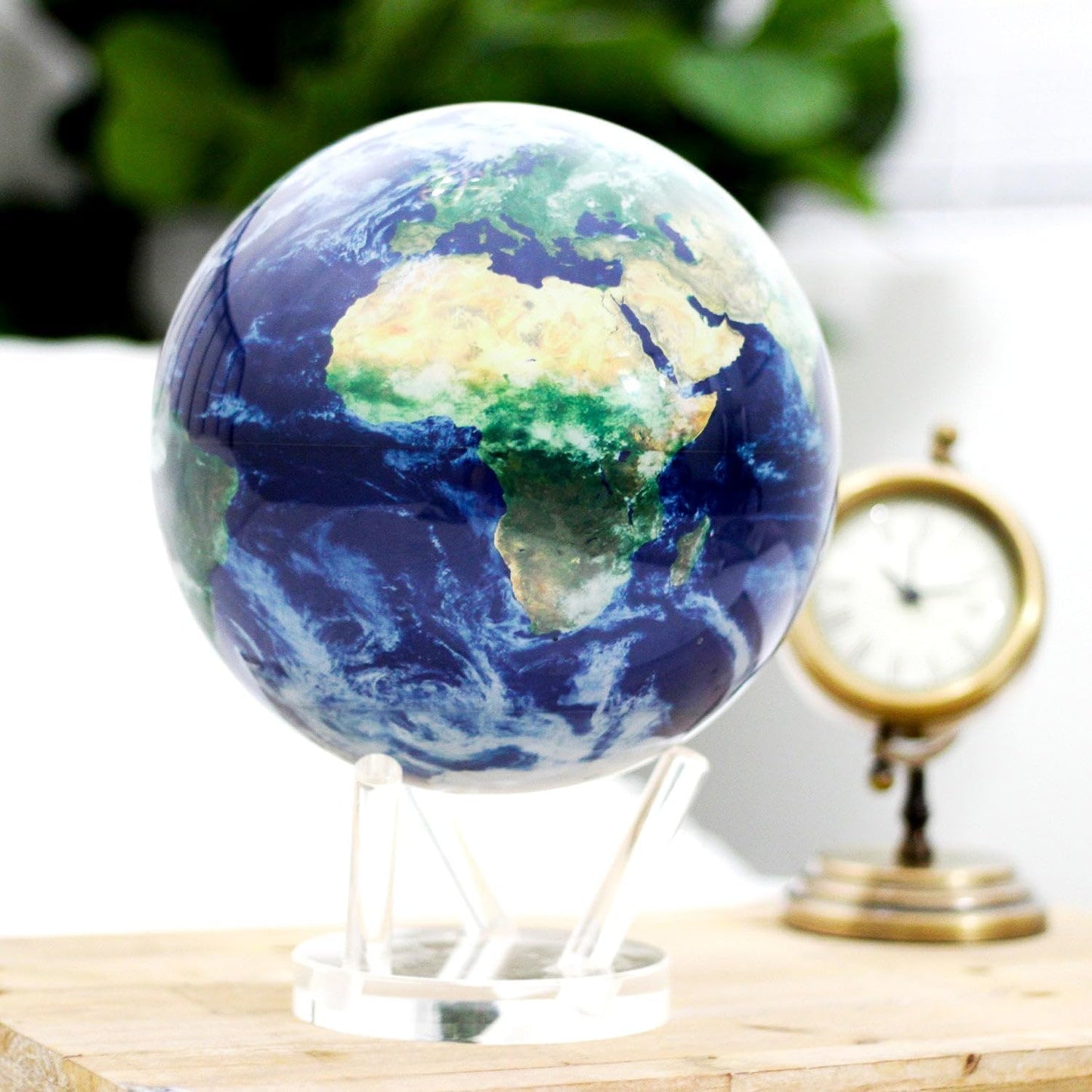 360 Degree Orbit Globe™